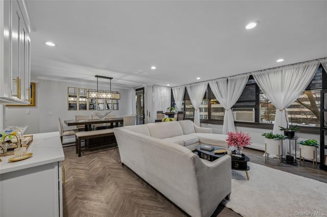 10-10 166th Street 4A, Beechhurst, NY 11357