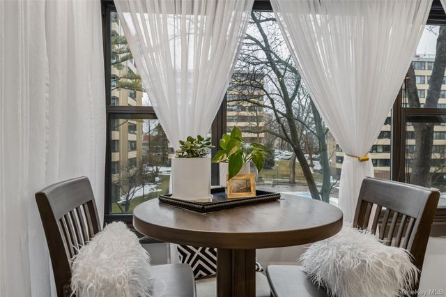 10-10 166th Street 4A, Beechhurst, NY 11357