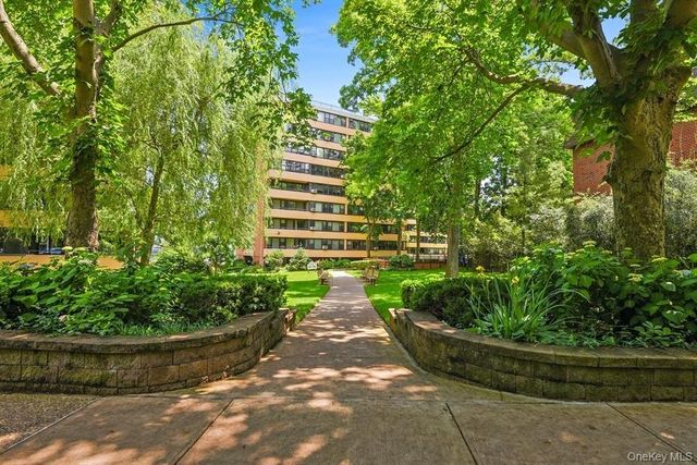 10-10 166th Street 4A, Beechhurst, NY 11357