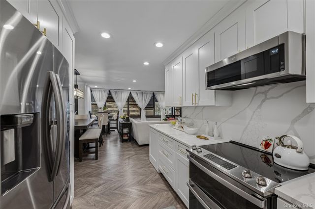 10-10 166th Street 4A, Beechhurst, NY 11357