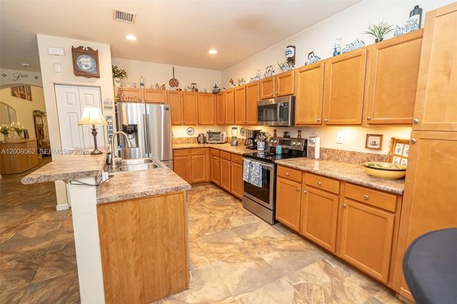 2604 NE 1st St, Homestead, FL 33033