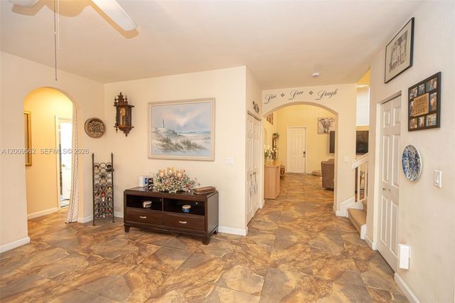 2604 NE 1st St, Homestead, FL 33033
