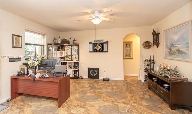 2604 NE 1st St, Homestead, FL 33033
