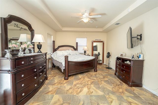 2604 NE 1st St, Homestead, FL 33033