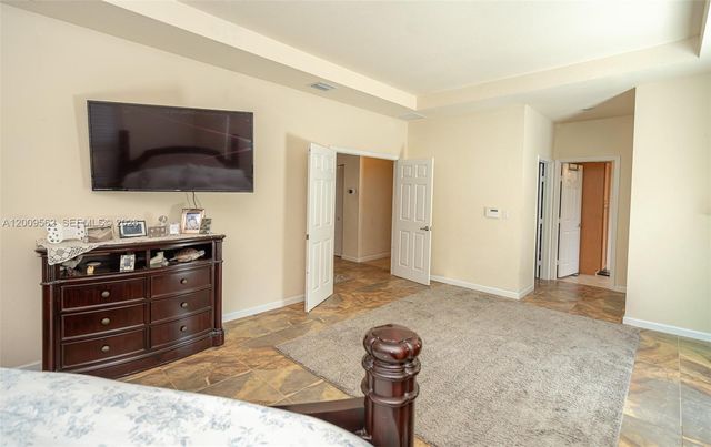 2604 NE 1st St, Homestead, FL 33033