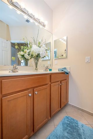 2604 NE 1st St, Homestead, FL 33033