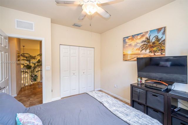 2604 NE 1st St, Homestead, FL 33033