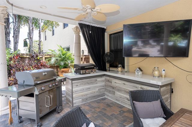 2604 NE 1st St, Homestead, FL 33033