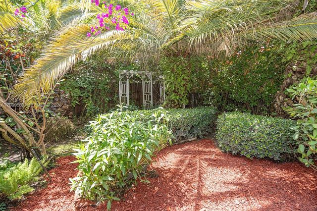 2604 NE 1st St, Homestead, FL 33033