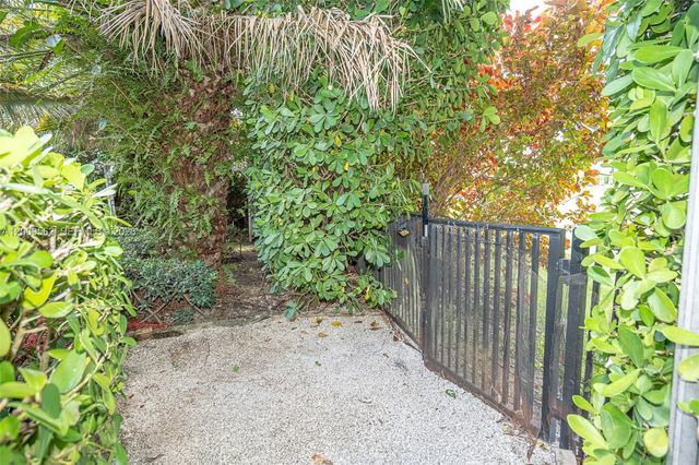 2604 NE 1st St, Homestead, FL 33033