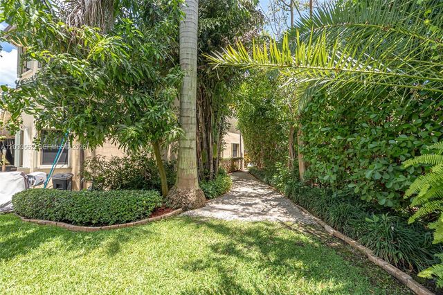 2604 NE 1st St, Homestead, FL 33033