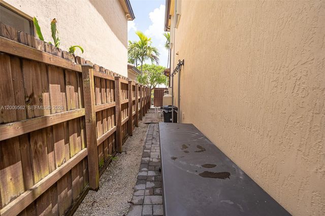 2604 NE 1st St, Homestead, FL 33033