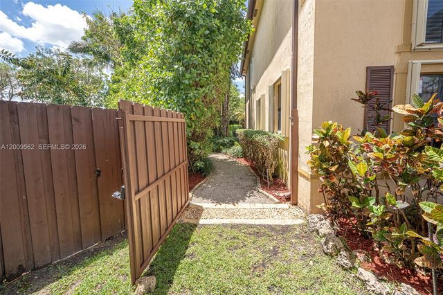 2604 NE 1st St, Homestead, FL 33033