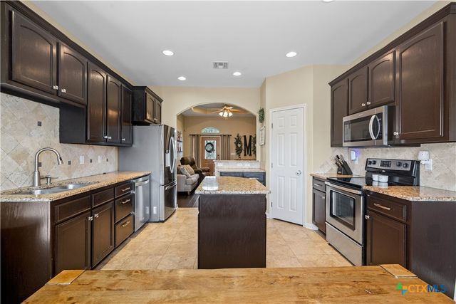 212 Mason Circle, Victoria, TX 77904