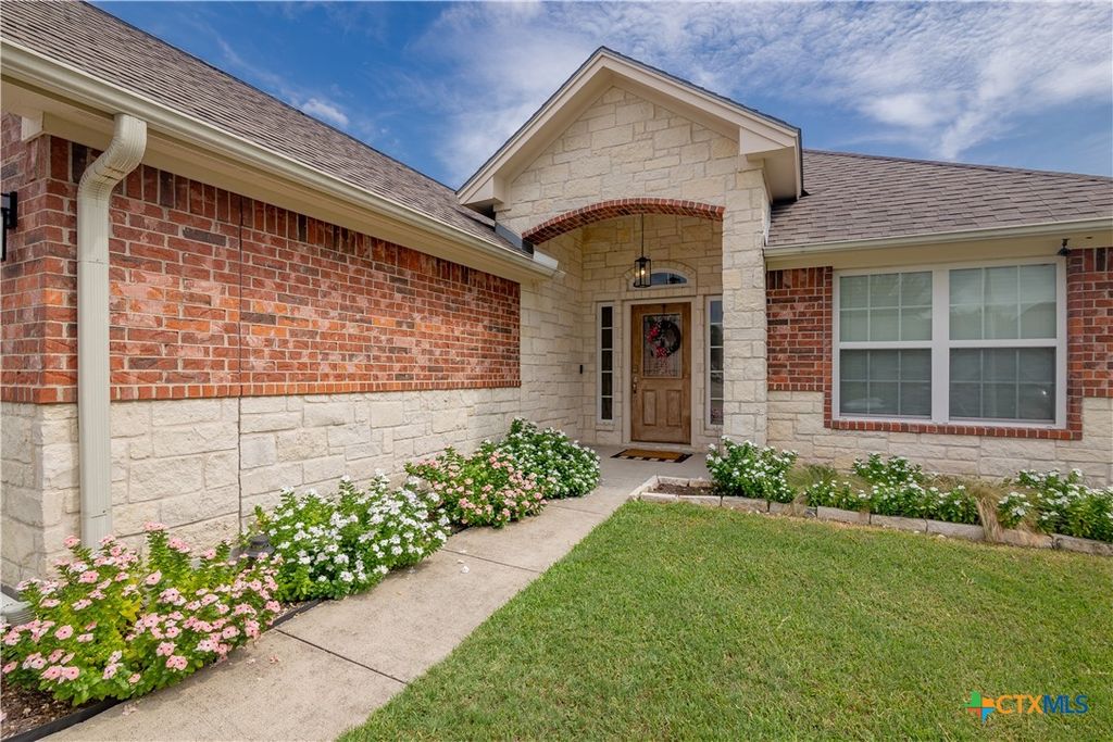 212 Mason Circle, Victoria, TX 77904