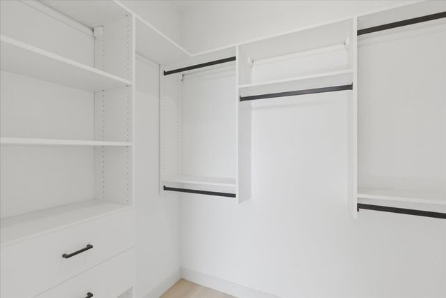 948 W Sunnyside Avenue 202, Chicago, IL 60640