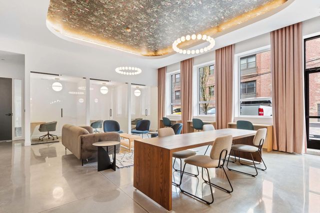 948 W Sunnyside Avenue 202, Chicago, IL 60640