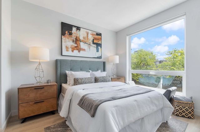 948 W Sunnyside Avenue 202, Chicago, IL 60640