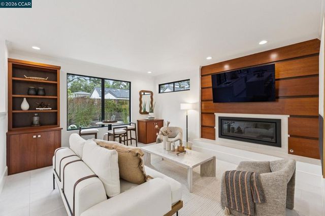 3646 Happy Valley Rd, Lafayette, CA 94549