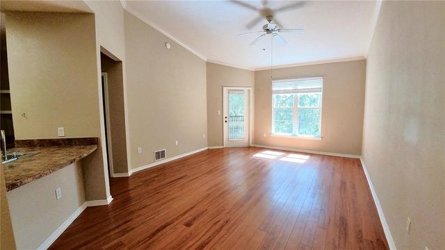 10017 COURTNEY PALMS BOULEVARD 304, Tampa, FL 33619