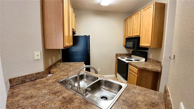 10017 COURTNEY PALMS BOULEVARD 304, Tampa, FL 33619