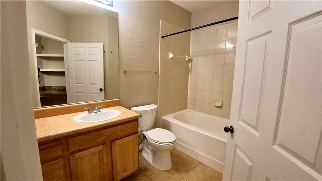 10017 COURTNEY PALMS BOULEVARD 304, Tampa, FL 33619