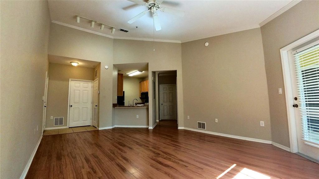 10017 COURTNEY PALMS BOULEVARD 304, Tampa, FL 33619