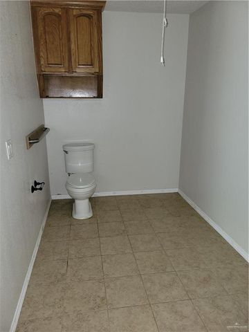 208 W Mile 21 Road, Edinburg, TX 78541