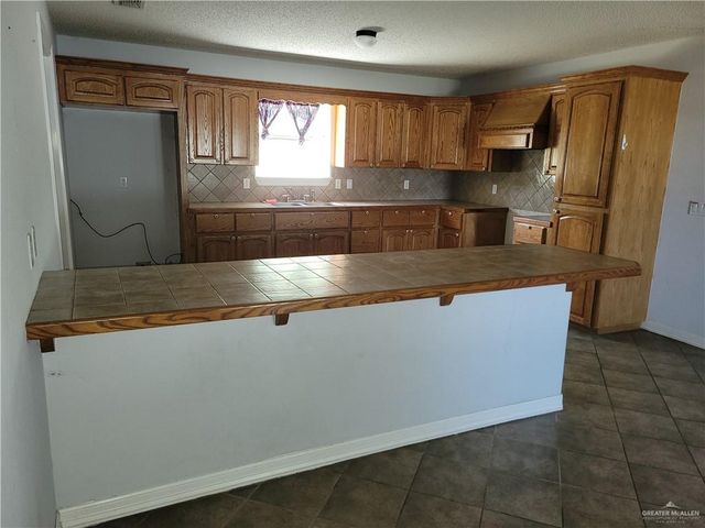 208 W Mile 21 Road, Edinburg, TX 78541