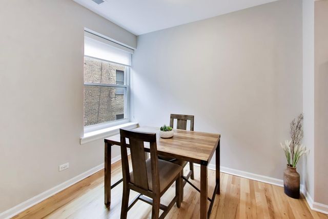 1636 W Melrose Street 303, Chicago, IL 60657