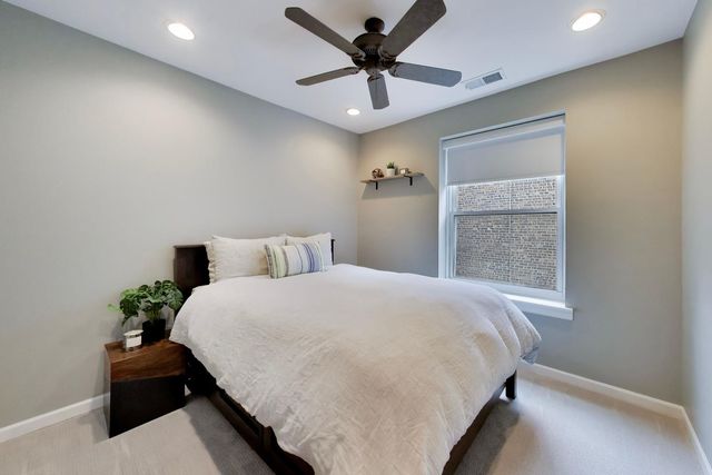 1636 W Melrose Street 303, Chicago, IL 60657