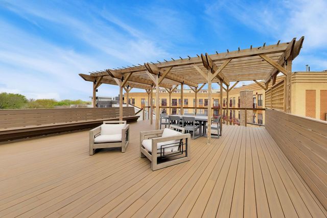 1636 W Melrose Street 303, Chicago, IL 60657