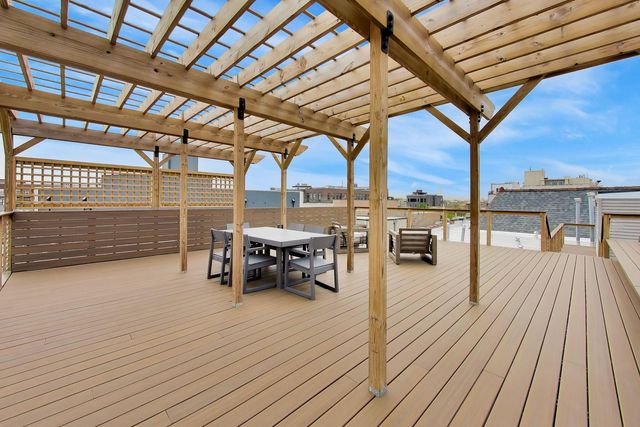 1636 W Melrose Street 303, Chicago, IL 60657