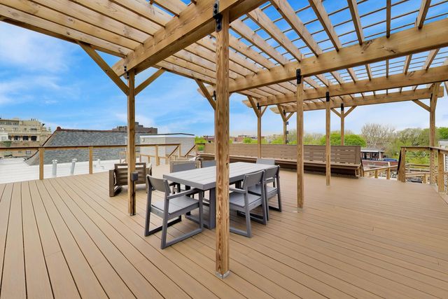 1636 W Melrose Street 303, Chicago, IL 60657
