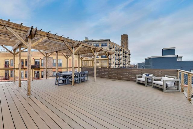 1636 W Melrose Street 303, Chicago, IL 60657