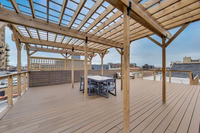 1636 W Melrose Street 303, Chicago, IL 60657