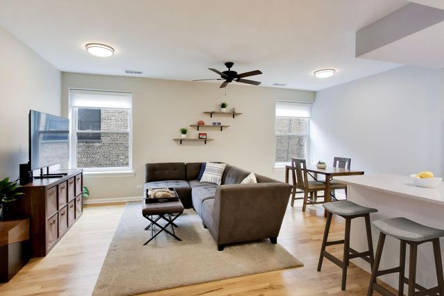 1636 W Melrose Street 303, Chicago, IL 60657