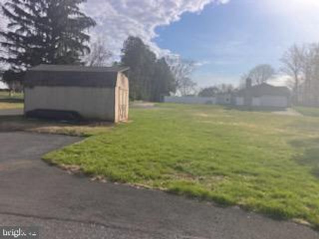 4190 HECKTOWN RD, Bethlehem, PA 18020