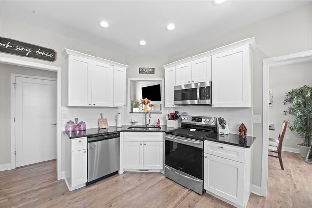 704 Rockcliff Street, Greenville, SC 29617