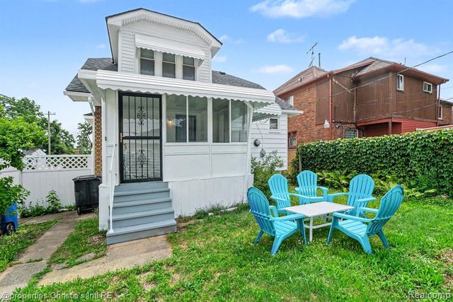 18315 Prairie Street, Detroit, MI 48221