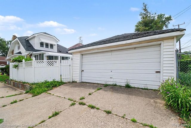18315 Prairie Street, Detroit, MI 48221