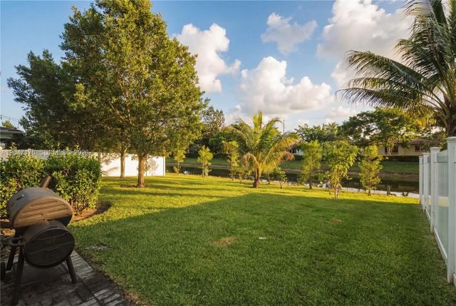 4812 NW 48th Ter, Tamarac, FL 33319