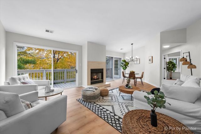 1349 E Evergreen Drive 4, Palatine, IL 60074