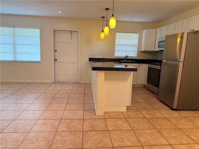 4290 Gulfstream DR 12, Naples, FL 34112