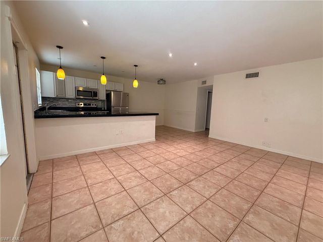 4290 Gulfstream DR 12, Naples, FL 34112