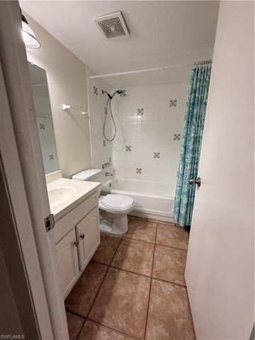 4290 Gulfstream DR 12, Naples, FL 34112