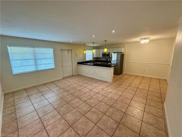 4290 Gulfstream DR 12, Naples, FL 34112