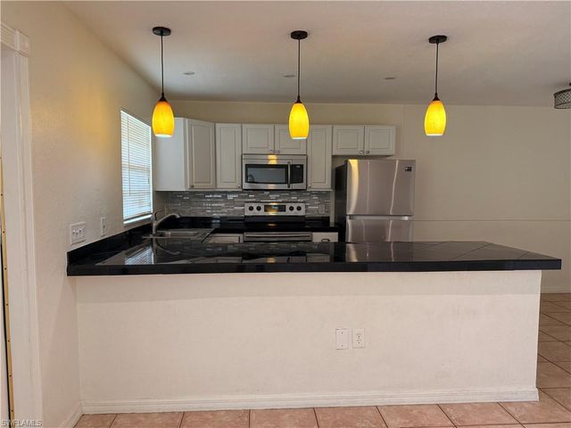 4290 Gulfstream DR 12, Naples, FL 34112
