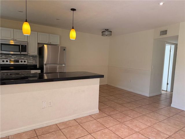4290 Gulfstream DR 12, Naples, FL 34112