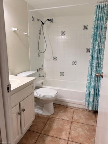 4290 Gulfstream DR 12, Naples, FL 34112